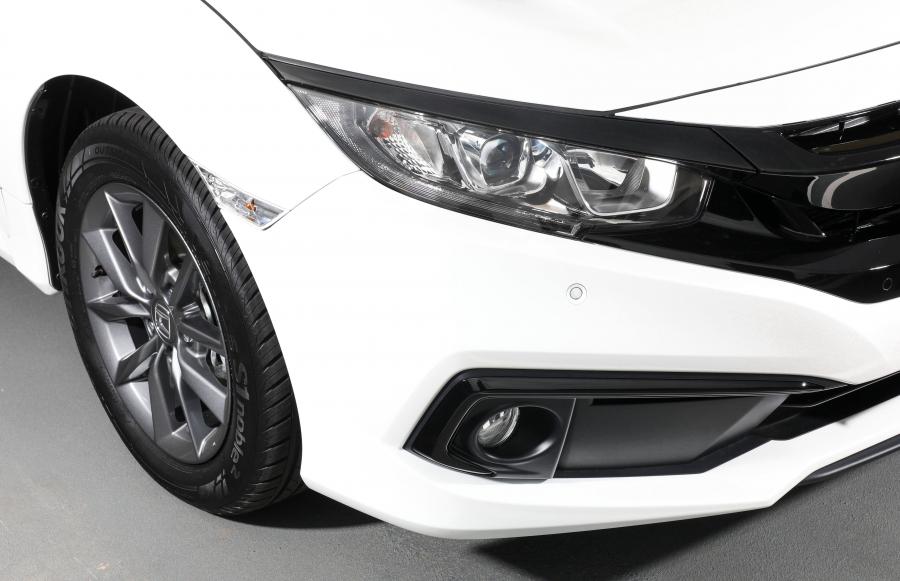 Детали экстерьера Honda Civic VTi-S Sedan (FC) 2019 года  (AU) (фото 25 из 28)